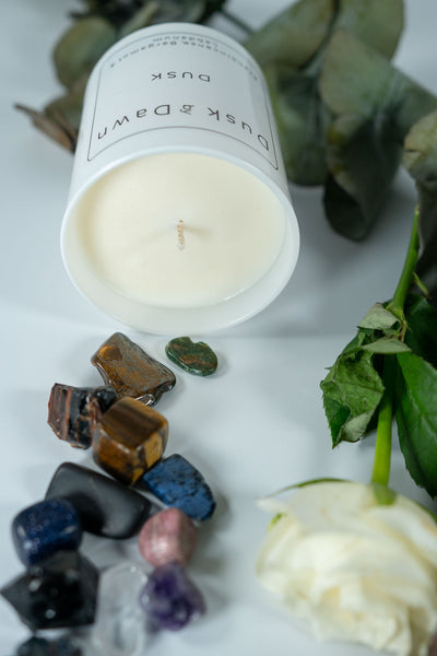 Dusk candle with gem stones Frankincense Bergamot & Labdanum